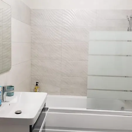 Luxury And Modern 2 Bd Apt With Garden And Parking By Coresi Mall Apartman Brassó
