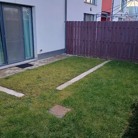 Apartman Luxury And Modern 2 Bd Apt With Garden And Parking By Coresi Mall Brassó