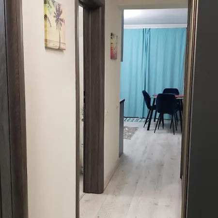 Apartman Luxury And Modern 2 Bd Apt With Garden And Parking By Coresi Mall