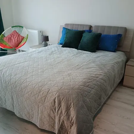 Apartman Luxury And Modern 2 Bd Apt With Garden And Parking By Coresi Mall *
