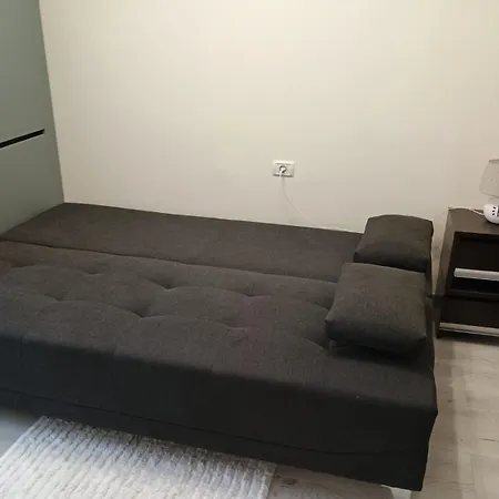Luxury And Modern 2 Bd Apt With Garden And Parking By Coresi Mall Apartman *